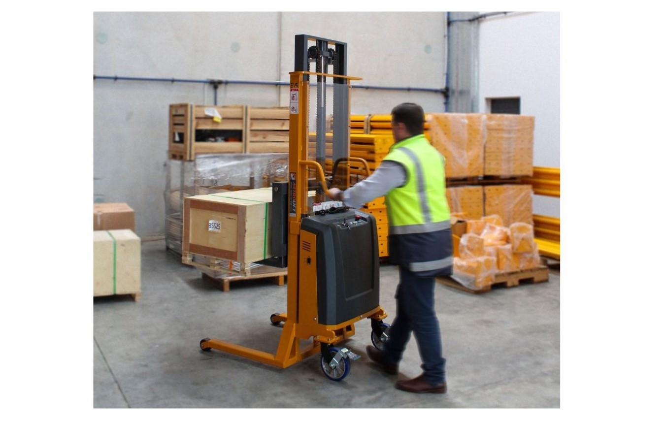 Utility Lifters | Materials Handling Lift Towers